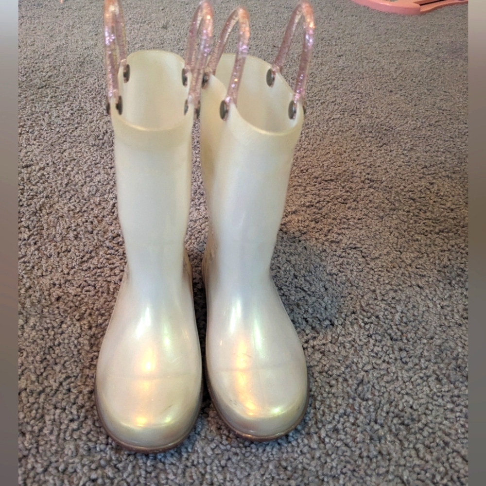 Western Chief Iridescent Rain Boots. White with Pink Glitter Handles. Size 8